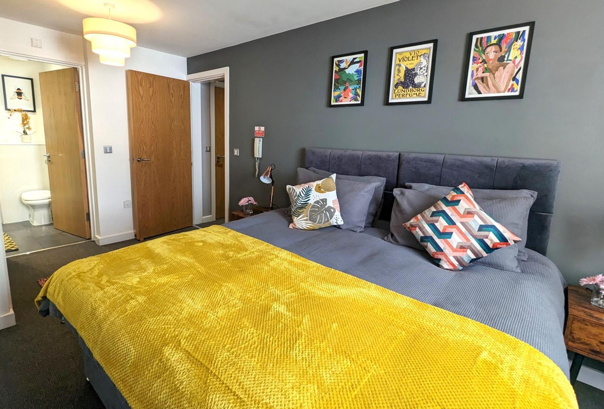 Beautiful Modern Centre Apartment *